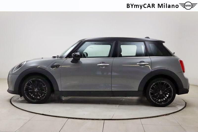 Mini Mini Mini 5p 1.5 Cooper Classic auto https://cdn.bymycar.eu/it-bo/assets/images/vehicles/vo/4454/MINI-MINI-IV-F55-2021-5P-jpg-2.jpg