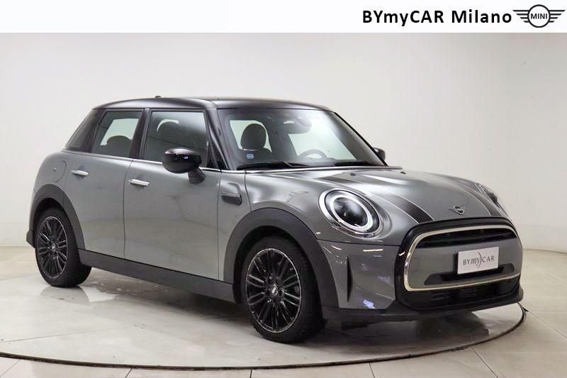 Mini Mini Mini 5p 1.5 Cooper Classic auto https://cdn.bymycar.eu/it-bo/assets/images/vehicles/vo/4454/MINI-MINI-IV-F55-2021-5P-jpg-5.jpg