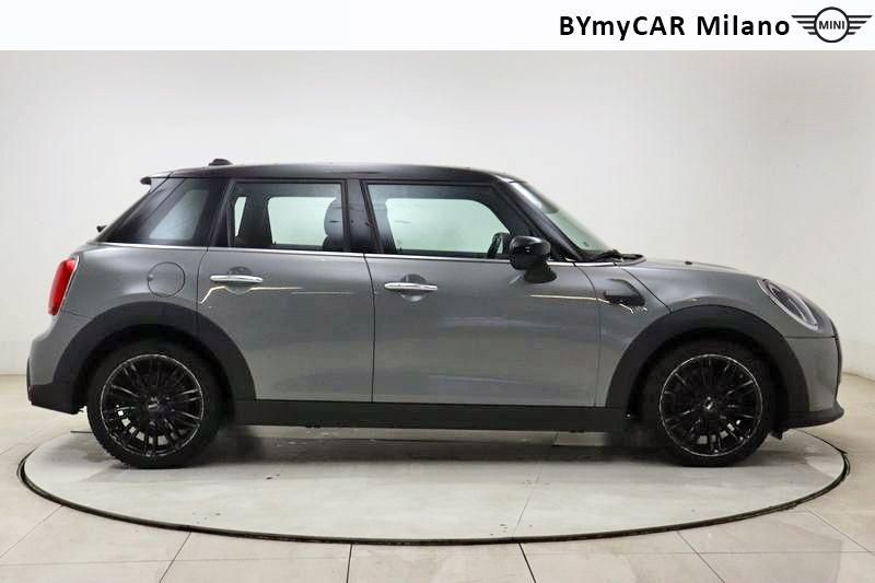 Mini Mini Mini 5p 1.5 Cooper Classic auto https://cdn.bymycar.eu/it-bo/assets/images/vehicles/vo/4454/MINI-MINI-IV-F55-2021-5P-jpg-6.jpg
