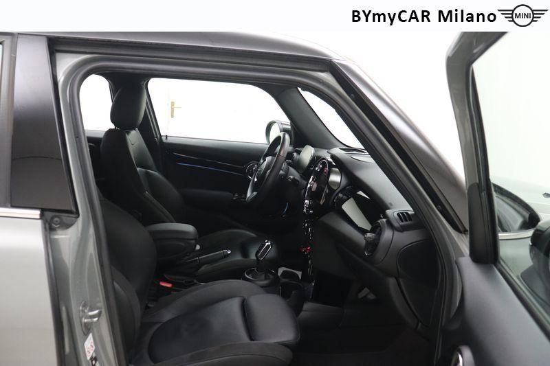 Mini Mini Mini 5p 1.5 Cooper Classic auto https://cdn.bymycar.eu/it-bo/assets/images/vehicles/vo/4454/MINI-MINI-IV-F55-2021-5P-jpg-8.jpg
