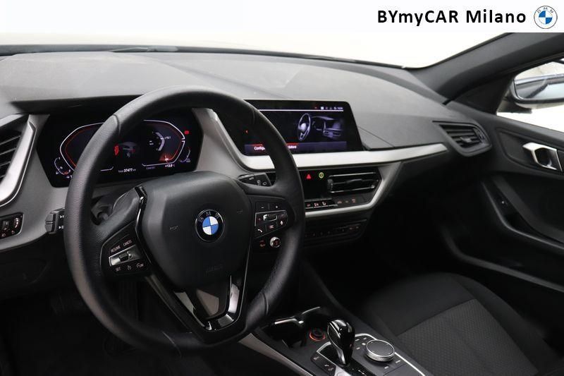 BMW Serie 1 118i Business Advantage 136cv auto https://cdn.bymycar.eu/it-bo/assets/images/vehicles/vo/4455/BMW-SERIE-1-F40-jpg-11.jpg