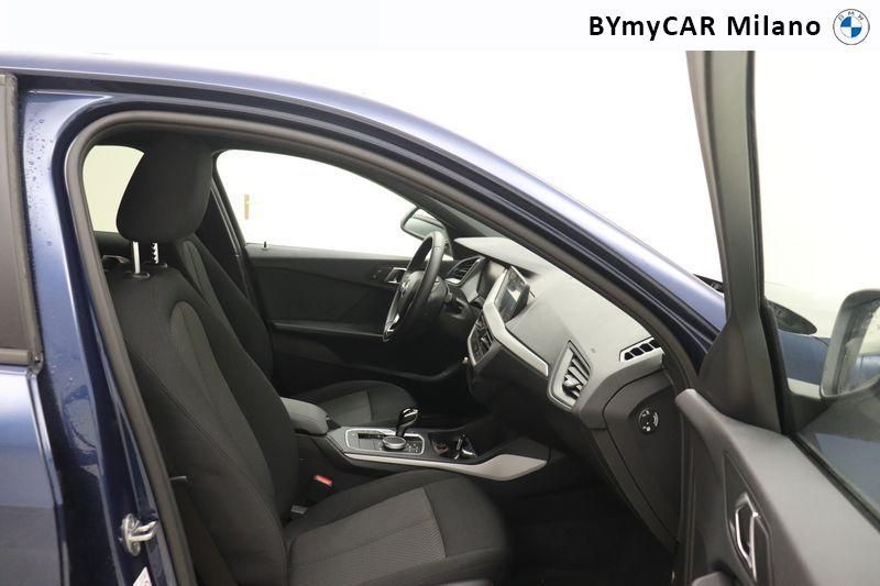 BMW Serie 1 118i Business Advantage 136cv auto https://cdn.bymycar.eu/it-bo/assets/images/vehicles/vo/4455/BMW-SERIE-1-F40-jpg-8.jpg