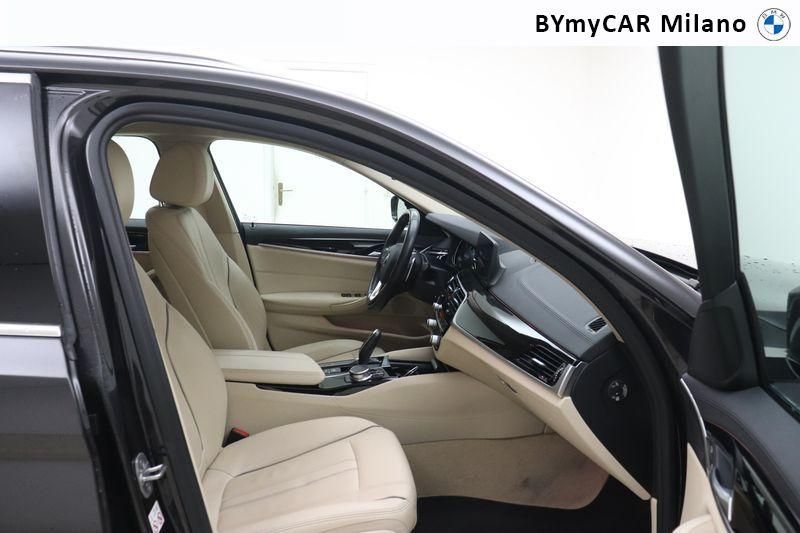 BMW Serie 5 520d Touring Luxury auto https://cdn.bymycar.eu/it-bo/assets/images/vehicles/vo/4466/BMW-SERIE-5-G31-2017-TOURING-jpg-8.jpg