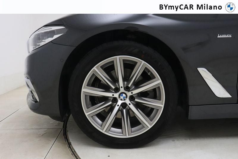 BMW Serie 5 520d Touring Luxury auto https://cdn.bymycar.eu/it-bo/assets/images/vehicles/vo/4466/BMW-SERIE-5-G31-2017-TOURING-jpg-9.jpg