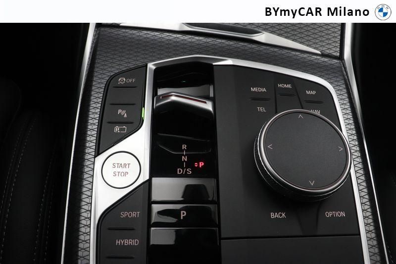 BMW Serie 3 320e Touring MSport auto https://cdn.bymycar.eu/it-bo/assets/images/vehicles/vo/4491/BMW-SERIE-3-G21-2022-TOURING-jpg-16.jpg
