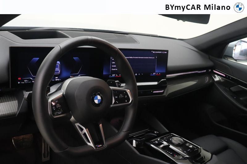 BMW Serie 5 520d Touring 48V xdrive MSport auto https://cdn.bymycar.eu/it-bo/assets/images/vehicles/vo/4492/BMW-SERIE-5-G61-2024-TOURING-jpg-10.jpg
