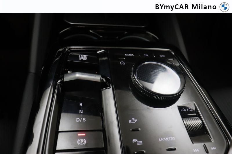 BMW Serie 5 520d Touring 48V xdrive MSport auto https://cdn.bymycar.eu/it-bo/assets/images/vehicles/vo/4492/BMW-SERIE-5-G61-2024-TOURING-jpg-11.jpg