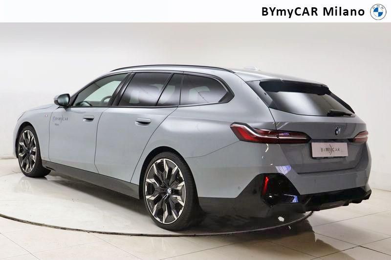 BMW Serie 5 520d Touring 48V xdrive MSport auto https://cdn.bymycar.eu/it-bo/assets/images/vehicles/vo/4492/BMW-SERIE-5-G61-2024-TOURING-jpg-15.jpg