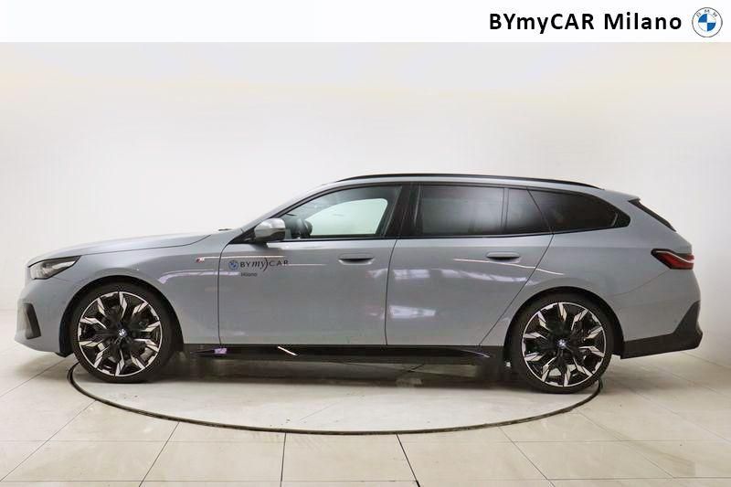 BMW Serie 5 520d Touring 48V xdrive MSport auto https://cdn.bymycar.eu/it-bo/assets/images/vehicles/vo/4492/BMW-SERIE-5-G61-2024-TOURING-jpg-2.jpg