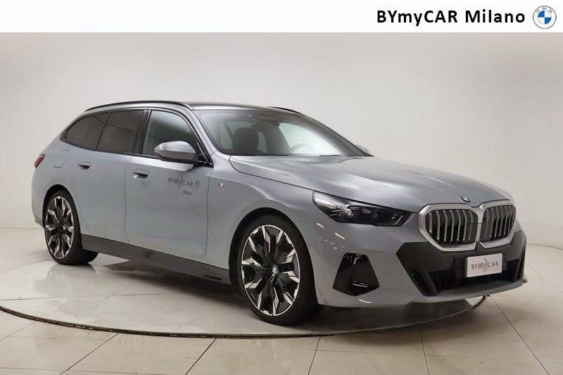 BMW Serie 5 520d Touring 48V xdrive MSport auto https://cdn.bymycar.eu/it-bo/assets/images/vehicles/vo/4492/BMW-SERIE-5-G61-2024-TOURING-jpg-5.jpg