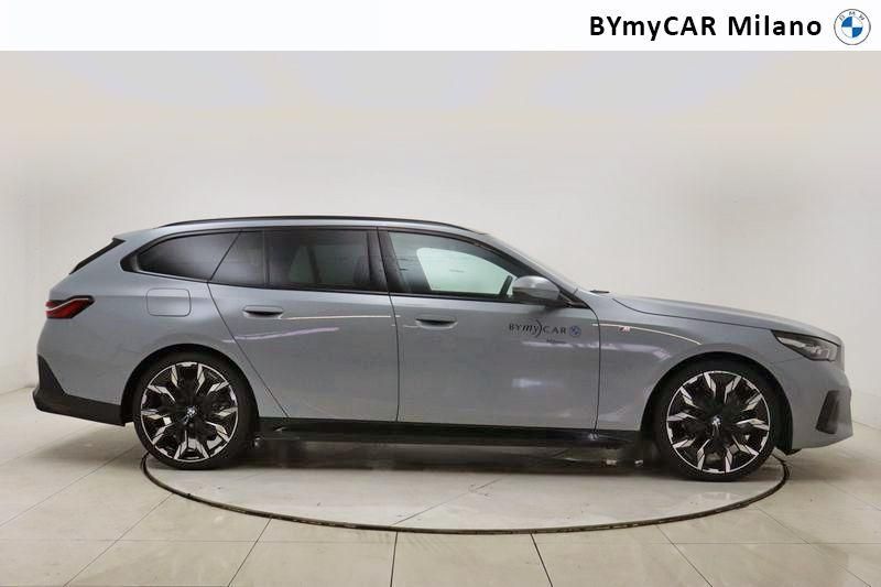 BMW Serie 5 520d Touring 48V xdrive MSport auto https://cdn.bymycar.eu/it-bo/assets/images/vehicles/vo/4492/BMW-SERIE-5-G61-2024-TOURING-jpg-6.jpg