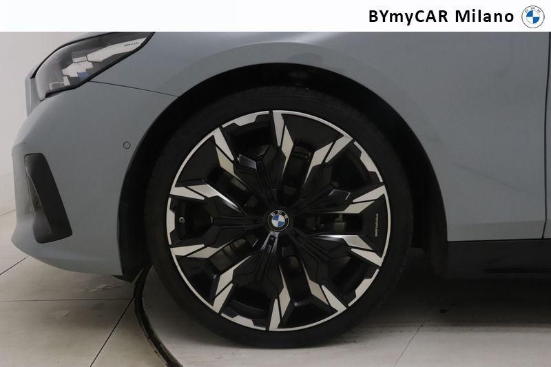 BMW Serie 5 520d Touring 48V xdrive MSport auto https://cdn.bymycar.eu/it-bo/assets/images/vehicles/vo/4492/BMW-SERIE-5-G61-2024-TOURING-jpg-8.jpg