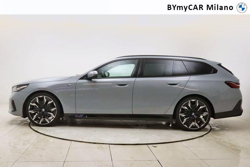BMW Serie 5 520d Touring 48V xdrive MSport auto https://cdn.bymycar.eu/it-bo/assets/images/vehicles/vo/4495/BMW-SERIE-5-G61-2024-TOURING-jpg-2.jpg