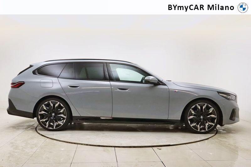 BMW Serie 5 520d Touring 48V xdrive MSport auto https://cdn.bymycar.eu/it-bo/assets/images/vehicles/vo/4495/BMW-SERIE-5-G61-2024-TOURING-jpg-6.jpg