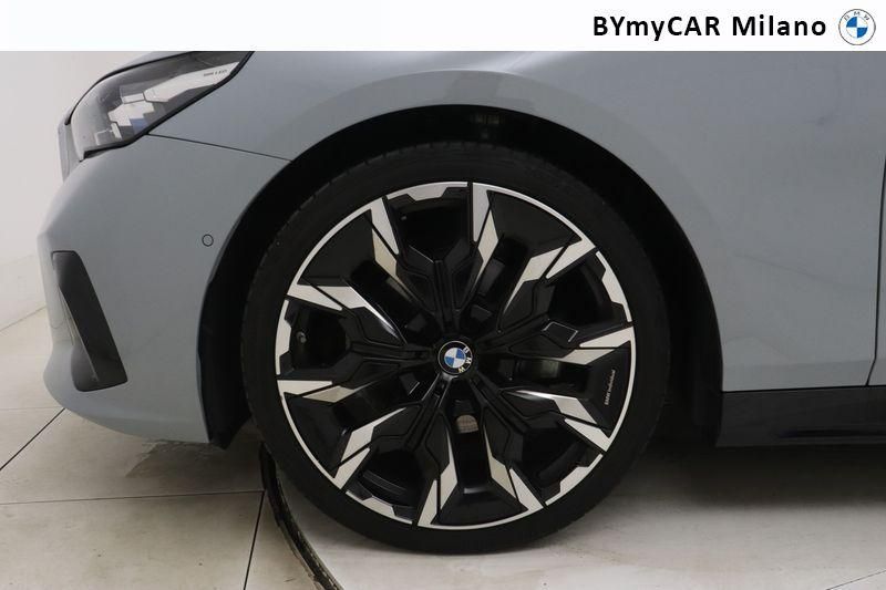 BMW Serie 5 520d Touring 48V xdrive MSport auto https://cdn.bymycar.eu/it-bo/assets/images/vehicles/vo/4495/BMW-SERIE-5-G61-2024-TOURING-jpg-8.jpg