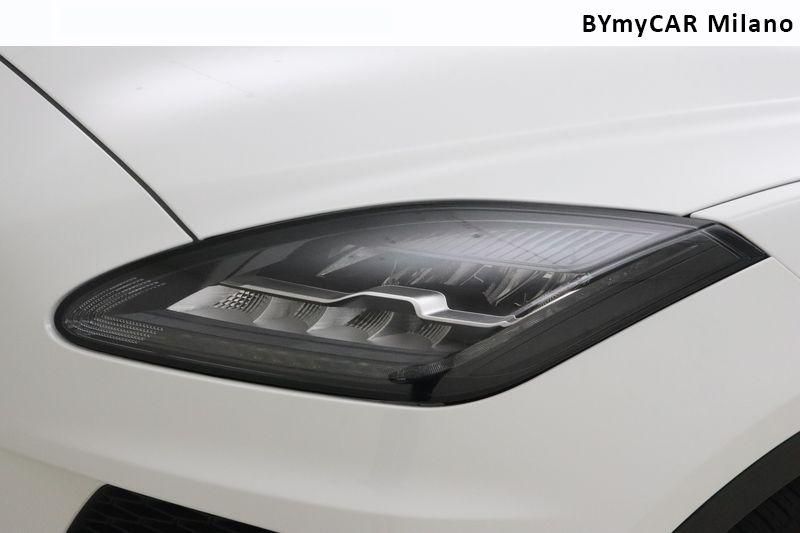 Jaguar E-Pace E-Pace 2.0d i4 mhev SE awd 163cv auto https://cdn.bymycar.eu/it-bo/assets/images/vehicles/vo/4553/JAGUAR-E-PACE-2021-jpg-10.jpg
