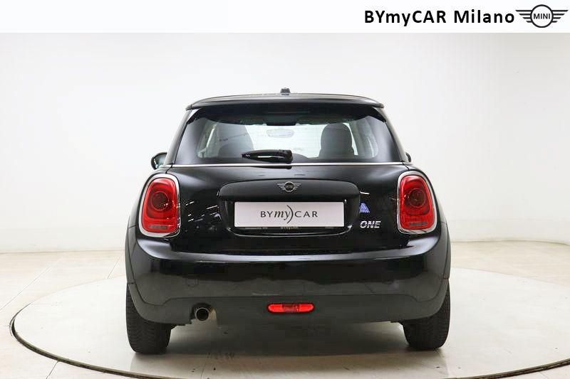 Mini Mini Mini 3p 1.5 One 75cv https://cdn.bymycar.eu/it-bo/assets/images/vehicles/vo/4608/MINI-MINI-IV-F56-2018-3P-jpg-4.jpg