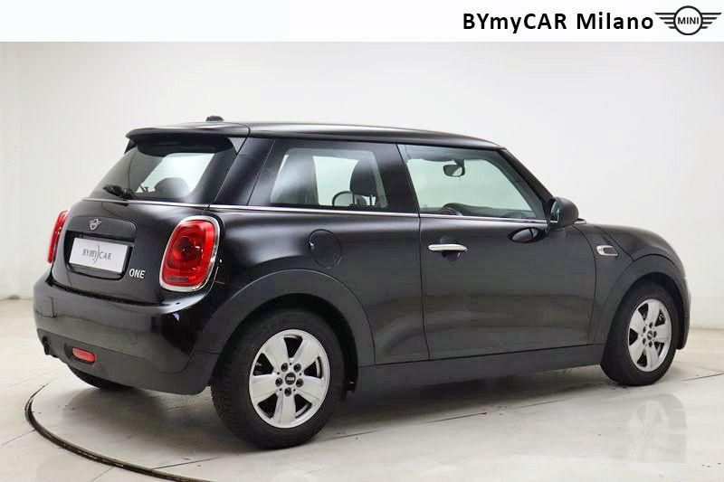 Mini Mini Mini 3p 1.5 One 75cv https://cdn.bymycar.eu/it-bo/assets/images/vehicles/vo/4608/MINI-MINI-IV-F56-2018-3P-jpg-8.jpg