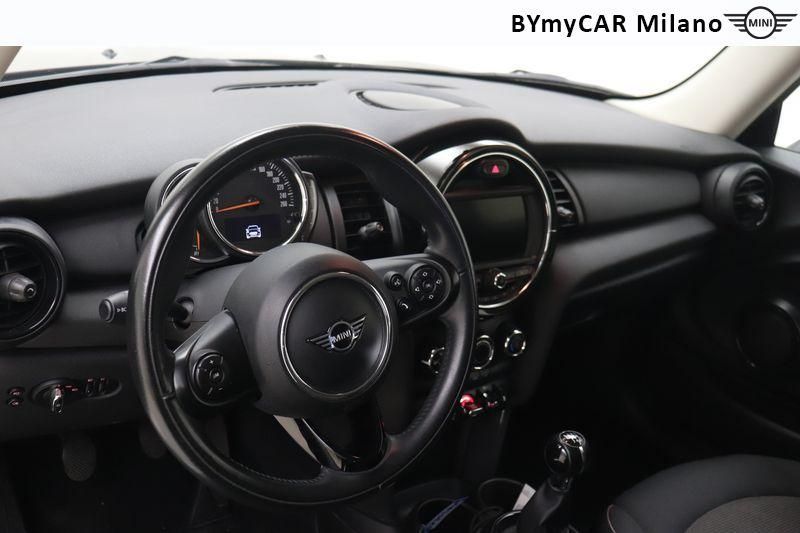 Mini Mini Mini 3p 1.5 One 75cv https://cdn.bymycar.eu/it-bo/assets/images/vehicles/vo/4608/MINI-MINI-IV-F56-2018-3P-jpg-9.jpg