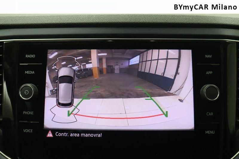 Volkswagen T-Roc T-Roc 2.0 tdi Style 150cv dsg https://cdn.bymycar.eu/it-bo/assets/images/vehicles/vo/4627/VOLKSWAGEN-T-ROC-2022-jpg-14.jpg