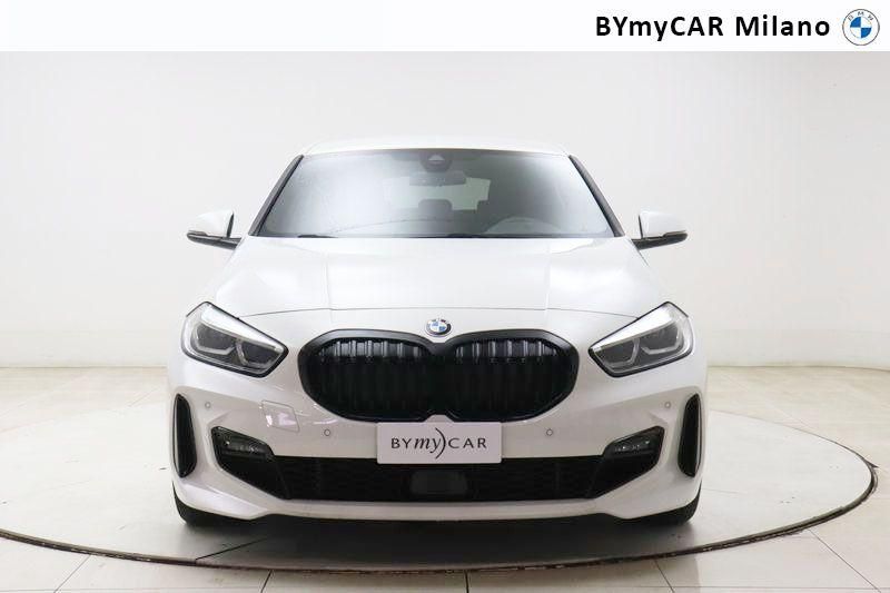BMW Serie 1 118d Msport auto https://cdn.bymycar.eu/it-bo/assets/images/vehicles/vo/4656/BMW-SERIE-1-F40-jpg-4.jpg