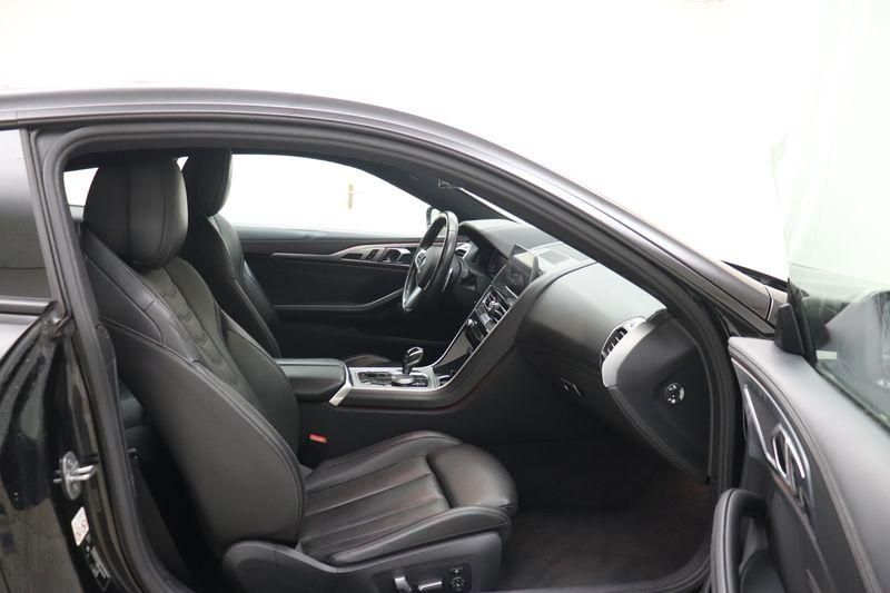 BMW Serie 8 M 850i Coupe xdrive auto https://cdn.bymycar.eu/it-bo/assets/images/vehicles/vo/4682/BMW-SERIE-8-G15-2018-jpg-8.jpg
