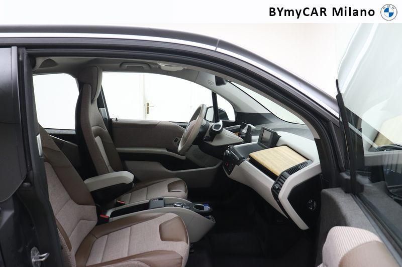 BMW i3 i3 120Ah Advantage https://cdn.bymycar.eu/it-bo/assets/images/vehicles/vo/4690/BMW-I3-2018-jpg-2.jpg