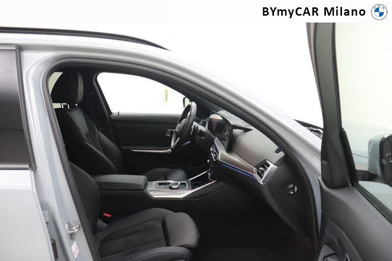 BMW Serie 3 320d Touring mhev 48V xdrive MSport auto https://cdn.bymycar.eu/it-bo/assets/images/vehicles/vo/4703/BMW-SERIE-3-G21-2022-TOURING-jpg-8.jpg
