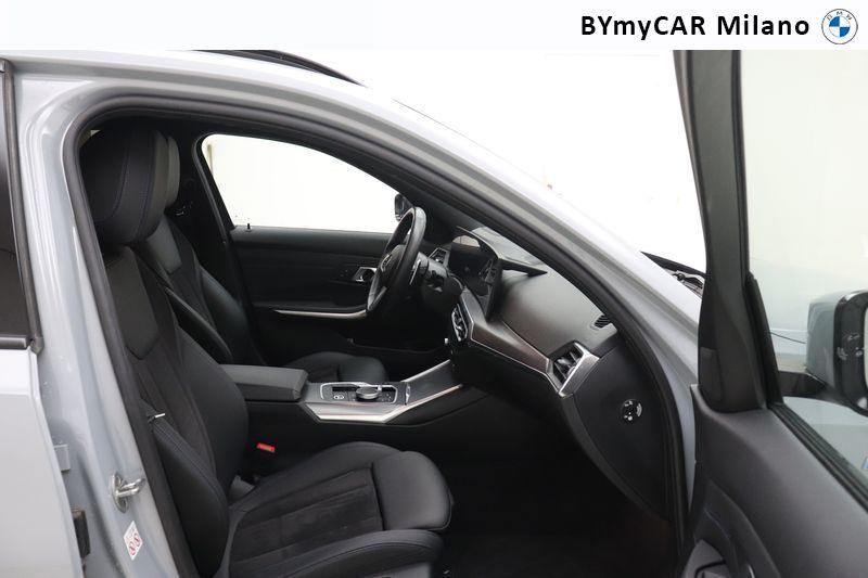 BMW Serie 3 320d Touring mhev 48V xdrive MSport auto https://cdn.bymycar.eu/it-bo/assets/images/vehicles/vo/4711/BMW-SERIE-3-G21-2022-TOURING-jpg-10.jpg