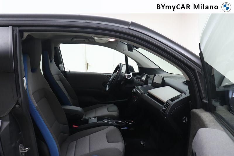 BMW i3 i3s 120Ah Advantage https://cdn.bymycar.eu/it-bo/assets/images/vehicles/vo/4816/BMW-I3-2018-jpg-8.jpg
