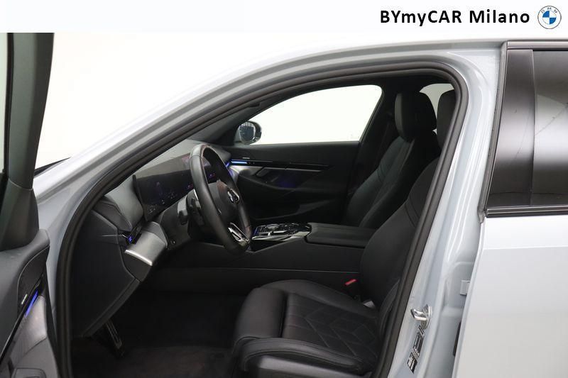 BMW Serie 5 520d 48V sdrive MSport auto https://cdn.bymycar.eu/it-bo/assets/images/vehicles/vo/5014/BMW-SERIE-5-G60-BERLINA-jpg-11.jpg