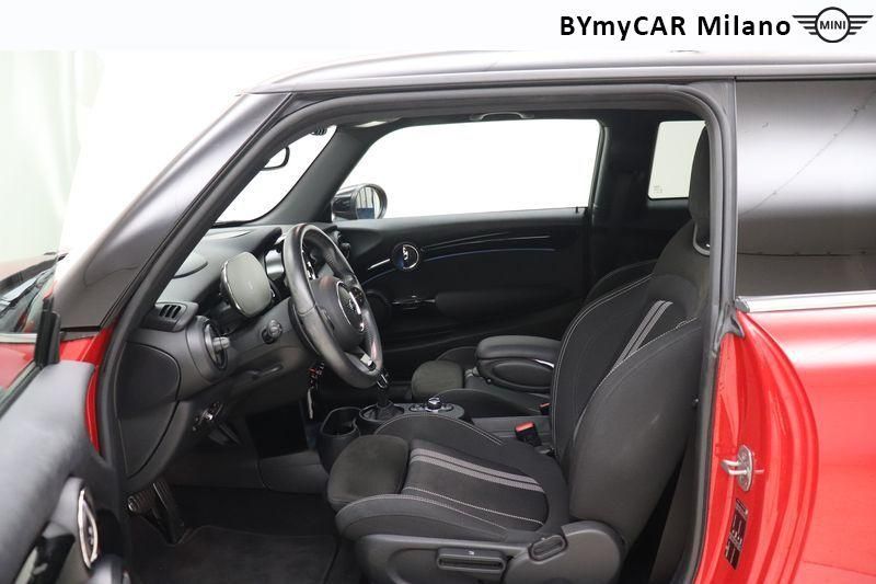 Mini Mini Mini 3p 2.0 JCW Essential auto https://cdn.bymycar.eu/it-bo/assets/images/vehicles/vo/5124/MINI-MINI-IV-F56-2021-3P-jpg-10.jpg