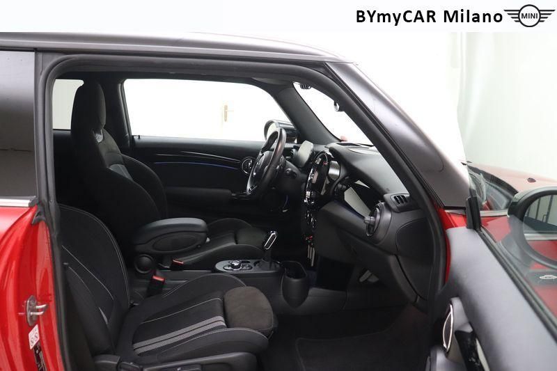 Mini Mini Mini 3p 2.0 JCW Essential auto https://cdn.bymycar.eu/it-bo/assets/images/vehicles/vo/5124/MINI-MINI-IV-F56-2021-3P-jpg-9.jpg