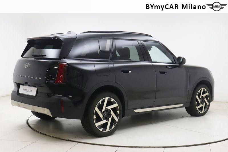 Mini Countryman Mini Countryman 1.5 48V C Favoured auto https://cdn.bymycar.eu/it-bo/assets/images/vehicles/vo/5151/MINI-MINI-COUNTRYMAN-U25-jpg-7.jpg