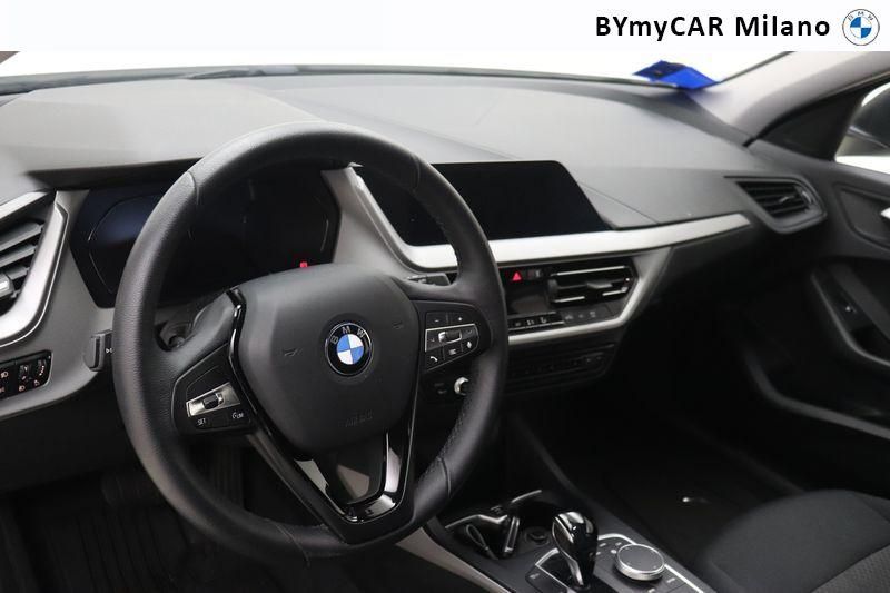 BMW Serie 1 118i Business Advantage 140cv auto https://cdn.bymycar.eu/it-bo/assets/images/vehicles/vo/5153/BMW-SERIE-1-F40-jpg-10.jpg
