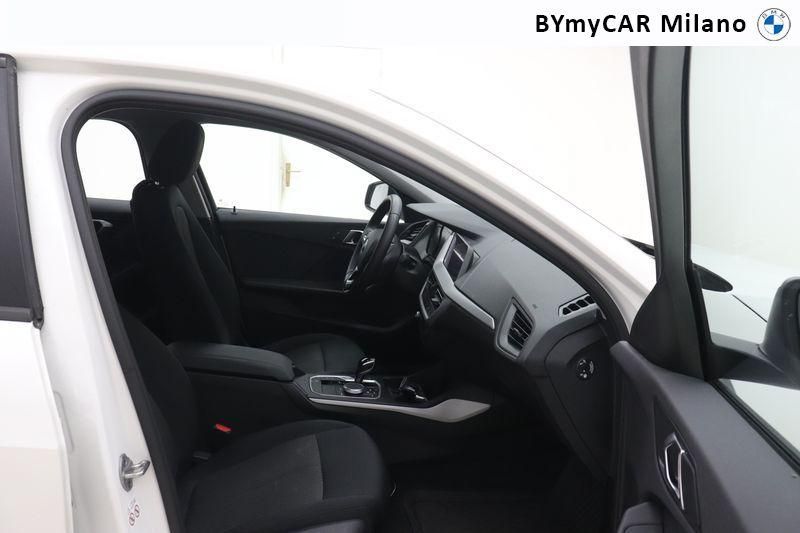 BMW Serie 1 118i Business Advantage 140cv auto https://cdn.bymycar.eu/it-bo/assets/images/vehicles/vo/5153/BMW-SERIE-1-F40-jpg-8.jpg