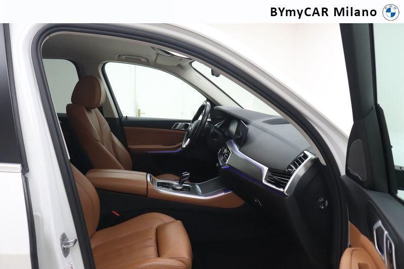 BMW X5 X5 xdrive40i Business auto https://cdn.bymycar.eu/it-bo/assets/images/vehicles/vo/5198/BMW-X5-G05-2018-jpg-8.jpg