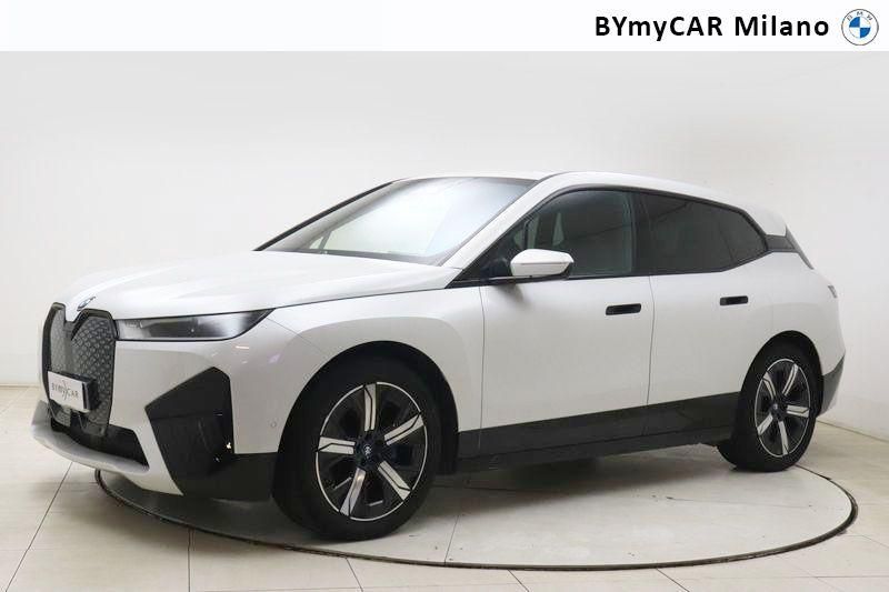 BMW iX iX xdrive50 https://cdn.bymycar.eu/it-bo/assets/images/vehicles/vo/5203/BMW-IX-I20-2021-jpg-0.jpg
