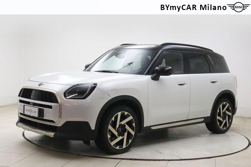 Mini Countryman Mini Countryman 1.5 48V C Favoured auto https://cdn.bymycar.eu/it-bo/assets/images/vehicles/vo/5211/MINI-MINI-COUNTRYMAN-U25-jpg-0.jpg