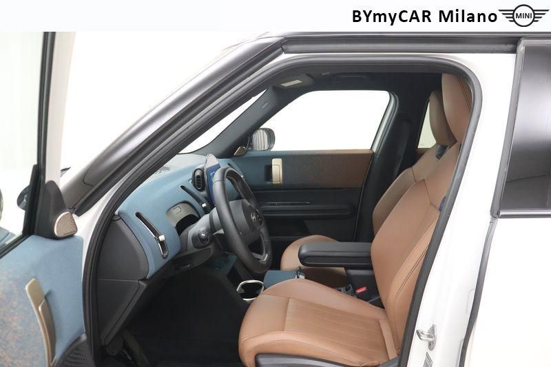 Mini Countryman Mini Countryman 1.5 48V C Favoured auto https://cdn.bymycar.eu/it-bo/assets/images/vehicles/vo/5211/MINI-MINI-COUNTRYMAN-U25-jpg-11.jpg