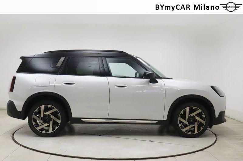 Mini Countryman Mini Countryman 1.5 48V C Favoured auto https://cdn.bymycar.eu/it-bo/assets/images/vehicles/vo/5211/MINI-MINI-COUNTRYMAN-U25-jpg-6.jpg