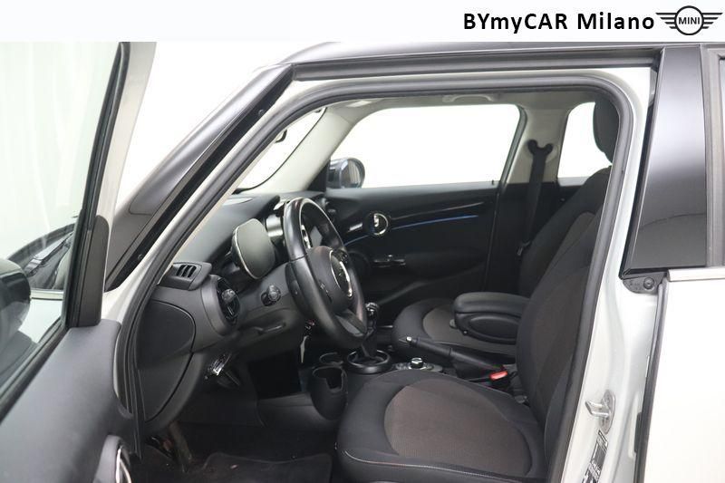 Mini Mini Mini 5p 1.5 Cooper Classic https://cdn.bymycar.eu/it-bo/assets/images/vehicles/vo/5212/MINI-MINI-IV-F55-2021-5P-jpg-10.jpg