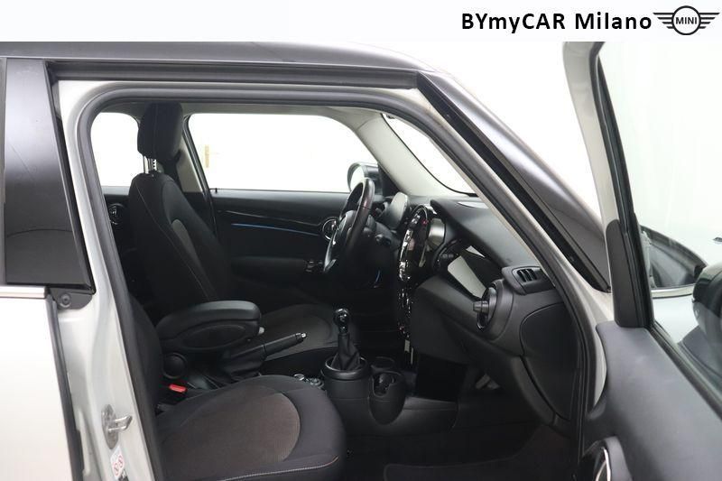 Mini Mini Mini 5p 1.5 Cooper Classic https://cdn.bymycar.eu/it-bo/assets/images/vehicles/vo/5212/MINI-MINI-IV-F55-2021-5P-jpg-8.jpg