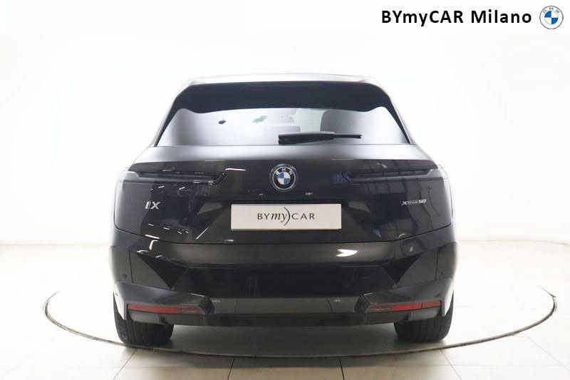BMW iX iX xdrive50 https://cdn.bymycar.eu/it-bo/assets/images/vehicles/vo/5215/BMW-IX-I20-2021-jpg-3.jpg