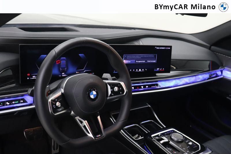 BMW Serie 7 740d mhev xdrive MSport auto https://cdn.bymycar.eu/it-bo/assets/images/vehicles/vo/5218/BMW-SERIE-7-G70-jpg-10.jpg