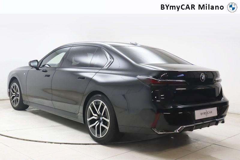 BMW Serie 7 740d mhev xdrive MSport auto https://cdn.bymycar.eu/it-bo/assets/images/vehicles/vo/5218/BMW-SERIE-7-G70-jpg-14.jpg