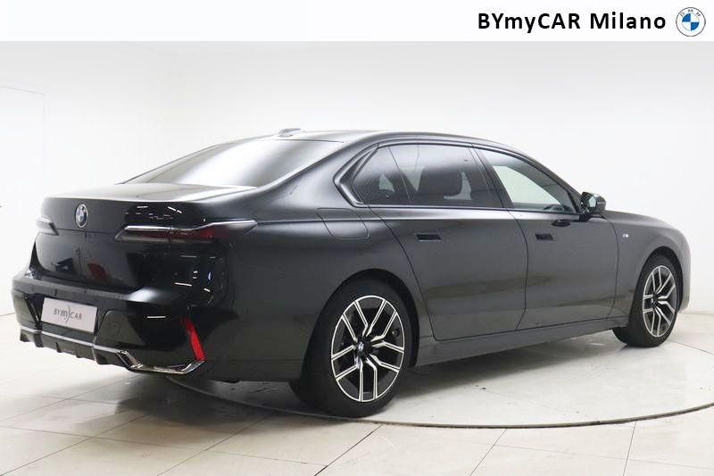BMW Serie 7 740d mhev xdrive MSport auto https://cdn.bymycar.eu/it-bo/assets/images/vehicles/vo/5218/BMW-SERIE-7-G70-jpg-7.jpg
