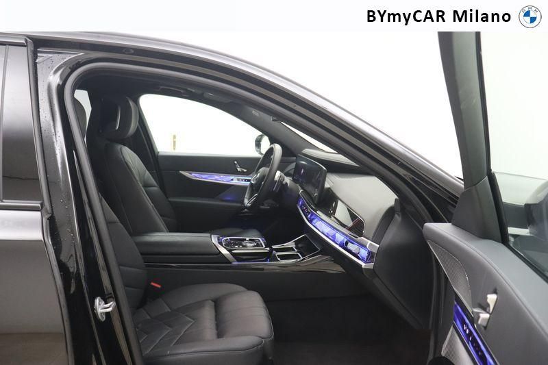 BMW Serie 7 740d mhev xdrive MSport auto https://cdn.bymycar.eu/it-bo/assets/images/vehicles/vo/5218/BMW-SERIE-7-G70-jpg-8.jpg