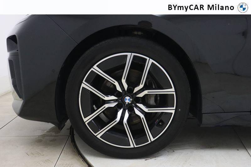BMW Serie 7 740d mhev xdrive MSport auto https://cdn.bymycar.eu/it-bo/assets/images/vehicles/vo/5218/BMW-SERIE-7-G70-jpg-9.jpg