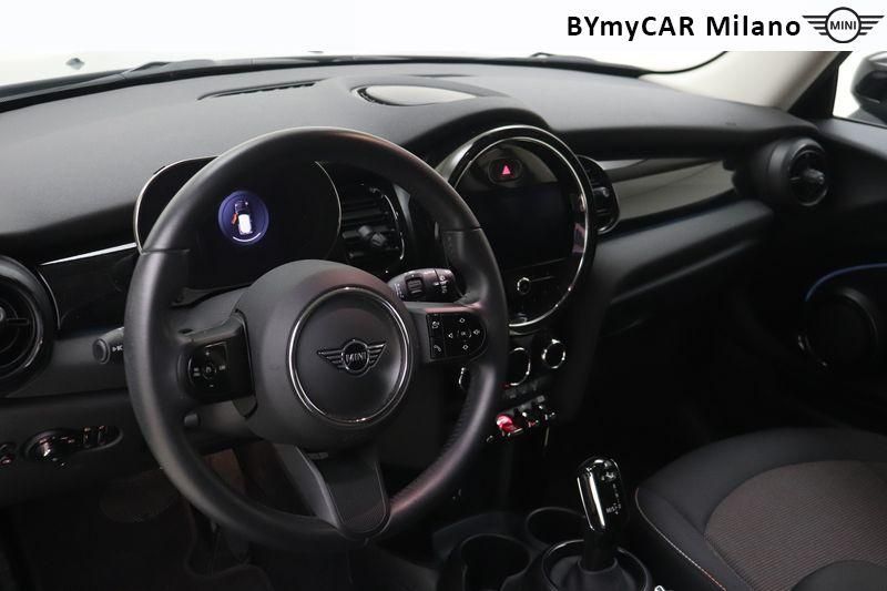 Mini Mini Mini 3p 1.5 Cooper Classic auto https://cdn.bymycar.eu/it-bo/assets/images/vehicles/vo/5244/MINI-MINI-IV-F56-2021-3P-jpg-10.jpg